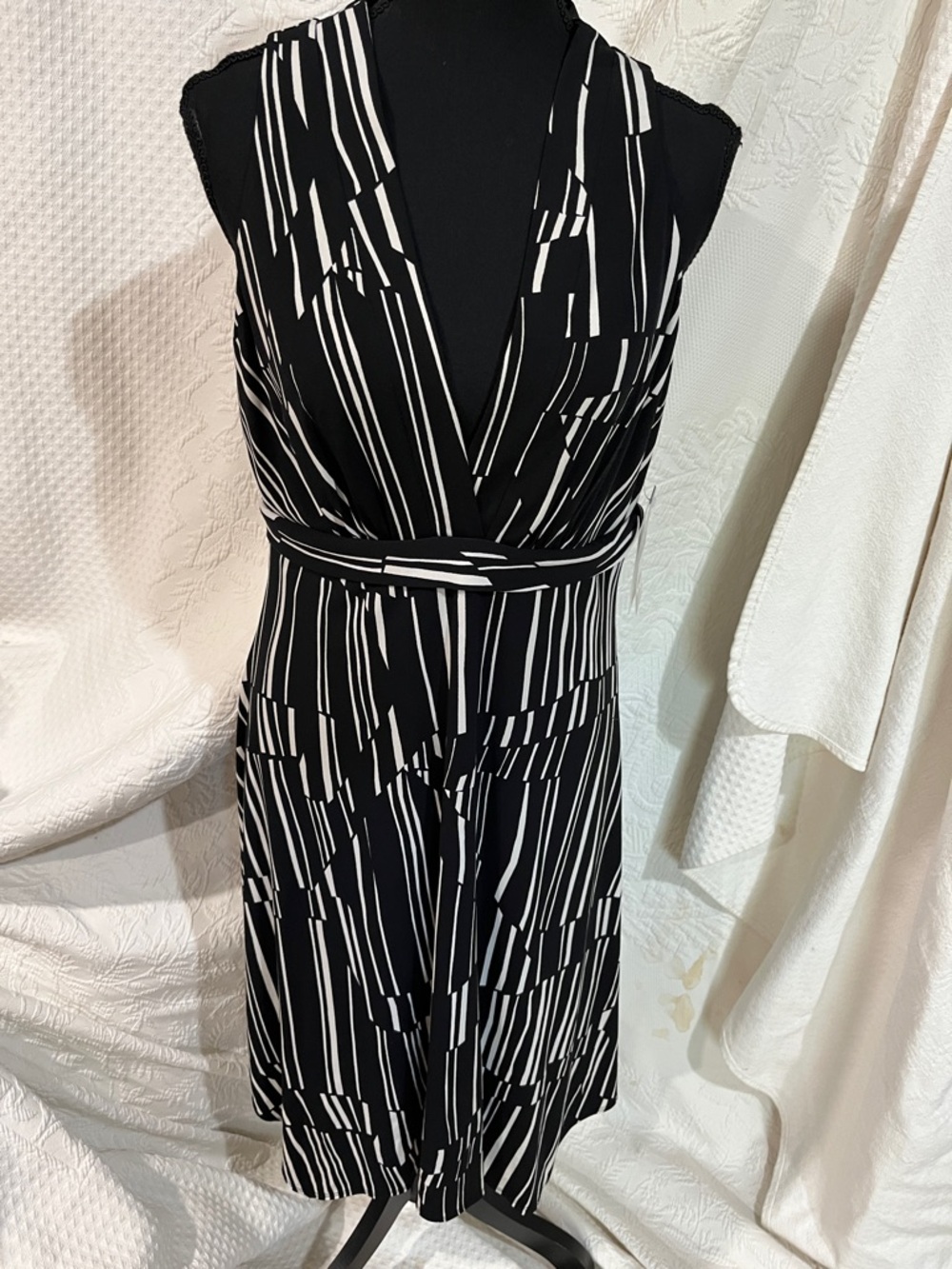 Donna‎ Ricco Black & White Geometric Halter Dress, size 8, new with tags